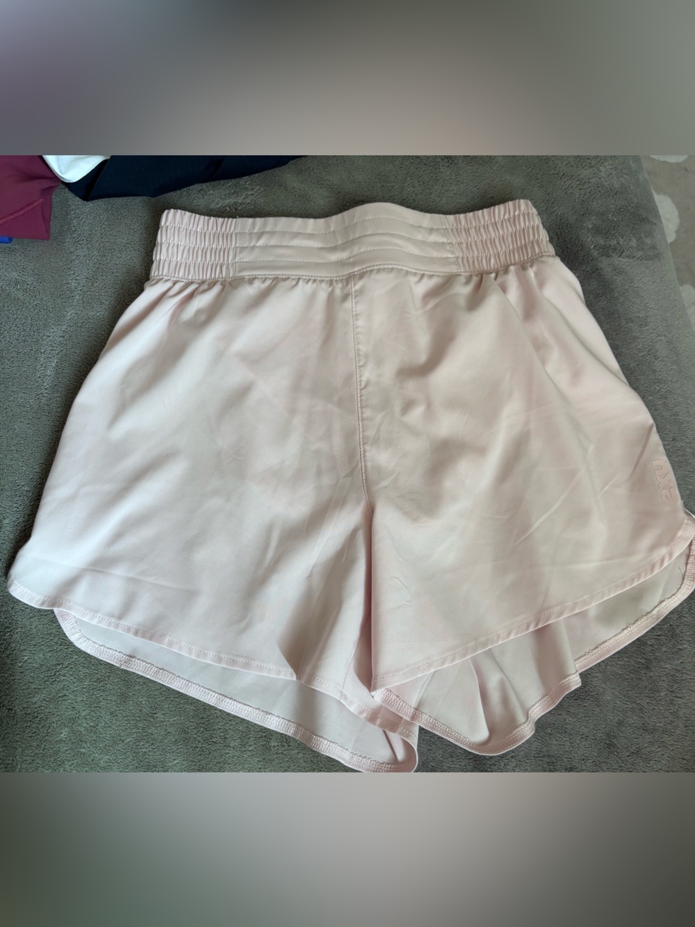 2XU Pale Pink Women's Athletic Shorts with Elastic Waist